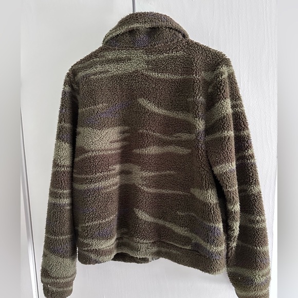 Z Supply Camo Sherpa Jacket - Picture 3 of 5